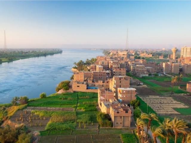 Village and countryside beside the Nile