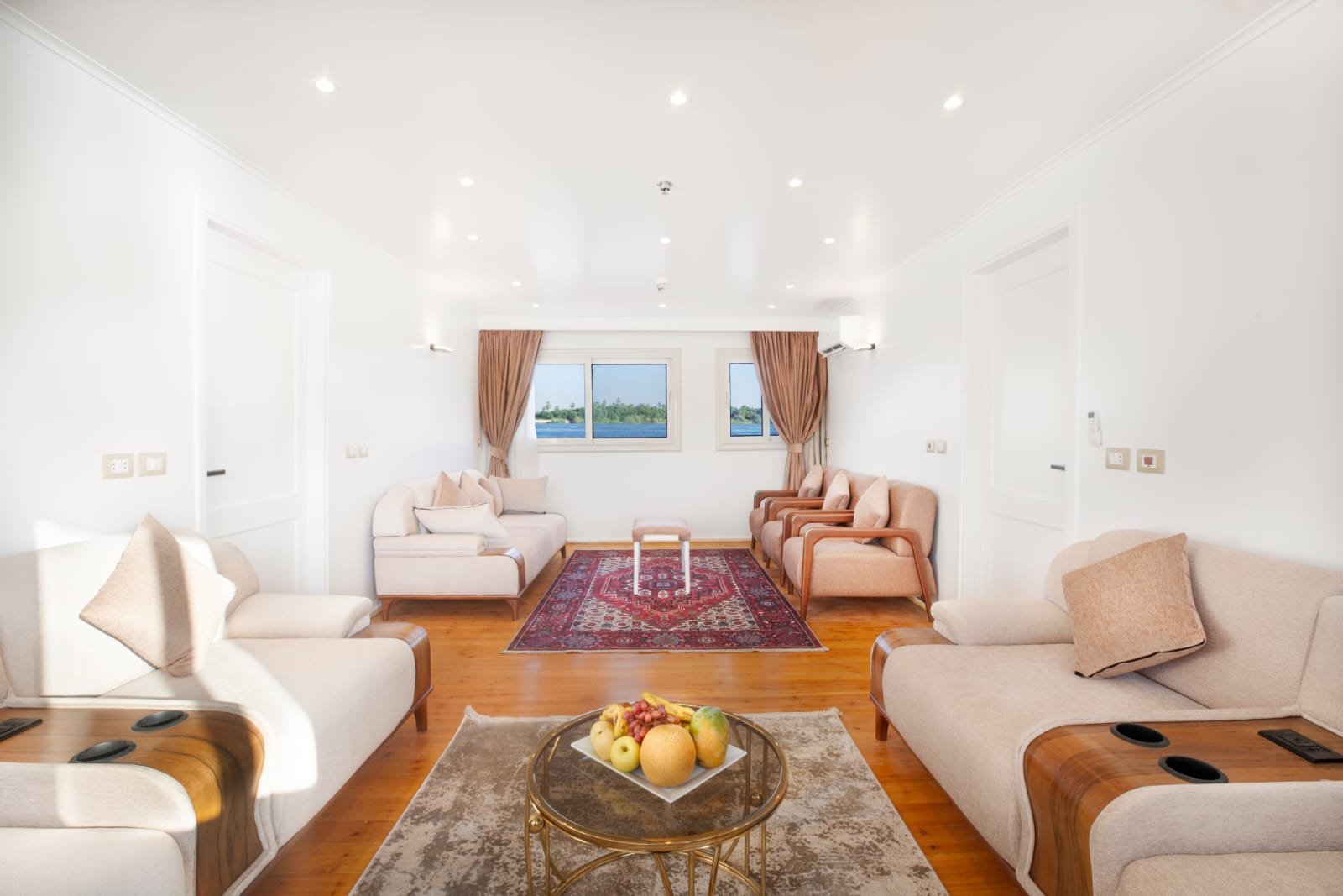 Zahra ElNile interior and onboard atmosphere